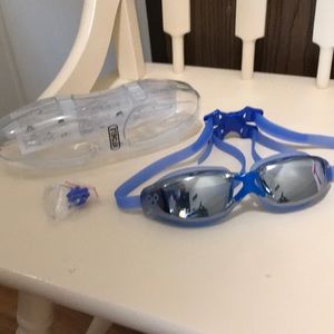 Swim goggles